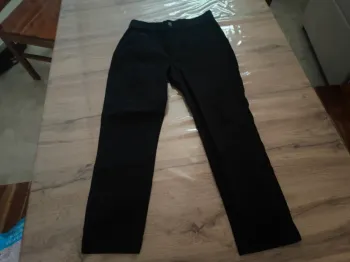 Pantalon droit Hollister noir Taille S. L'essentiel chic et confort !