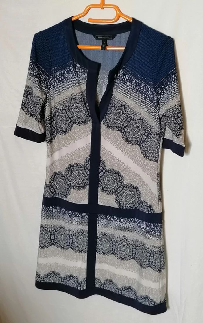 Robe court motifs ethniques marine blanc beige taille xxs BCBG Maxazria - photo numéro 9