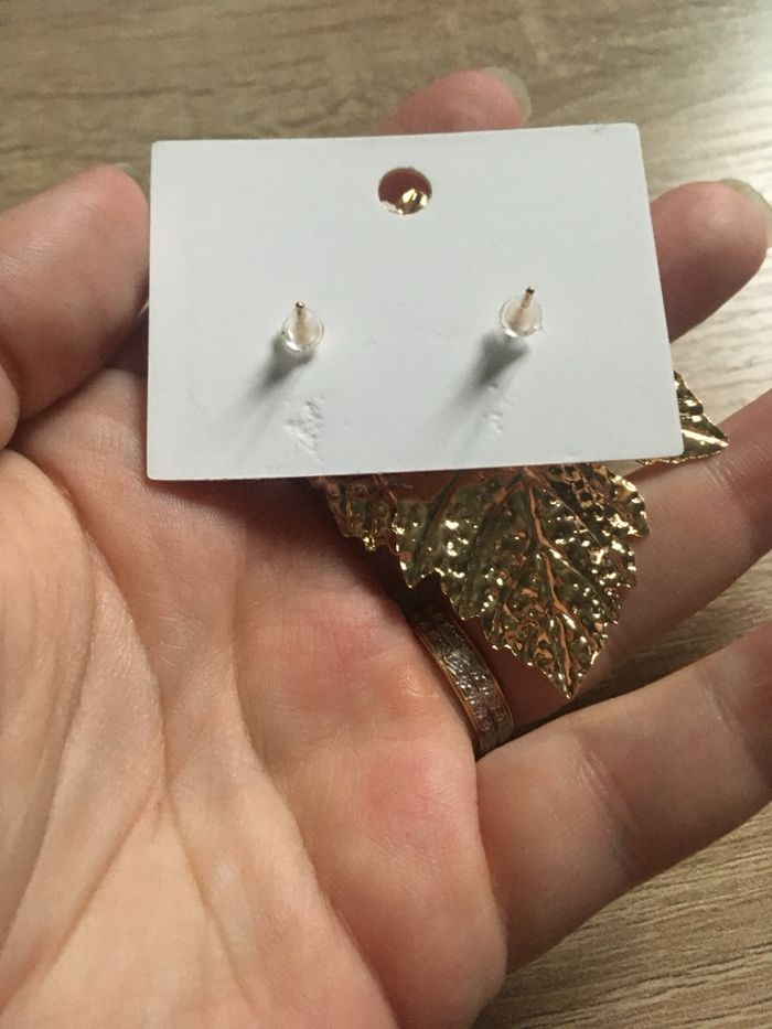 Boucles d’oreilles NEUVES pour femme forme de feuilles 🍁 couleur doré - photo numéro 4