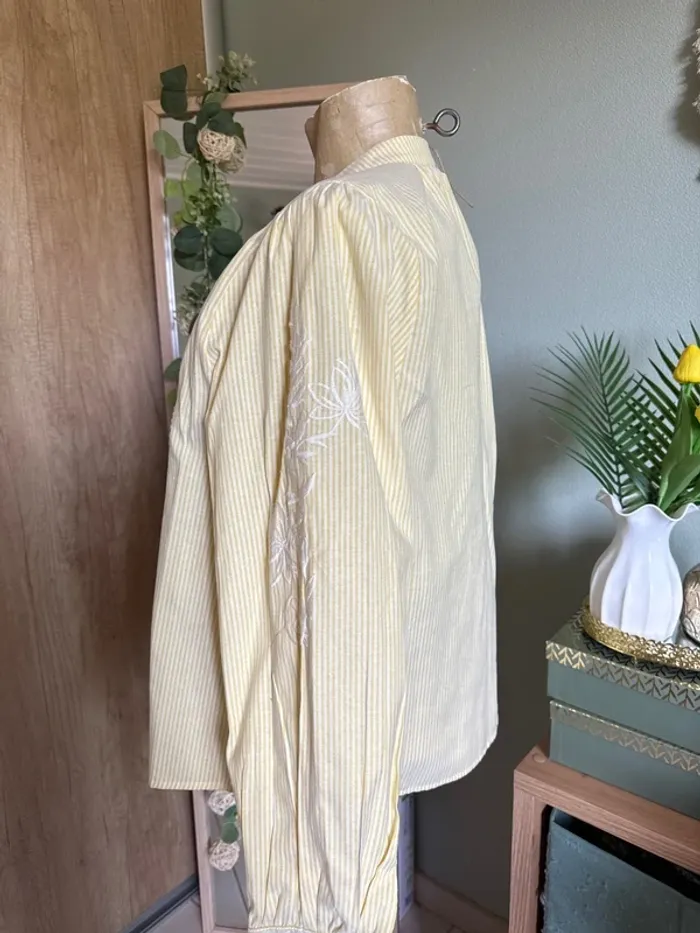 Magnifique chemise rayée et brodée femme - photo numéro 3