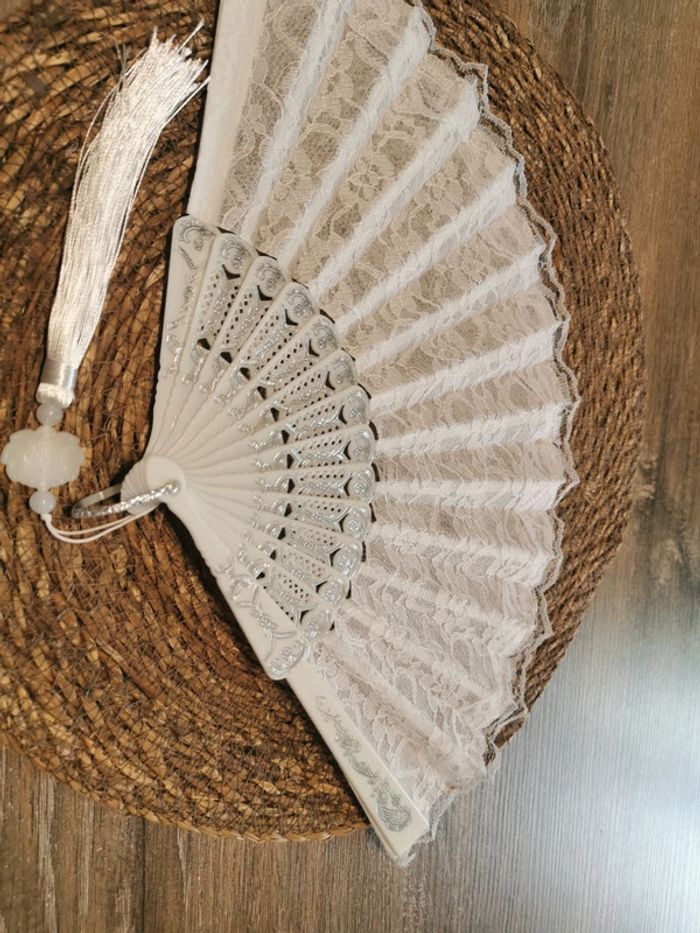 Éventail style Vintage dentelle blanche doublée