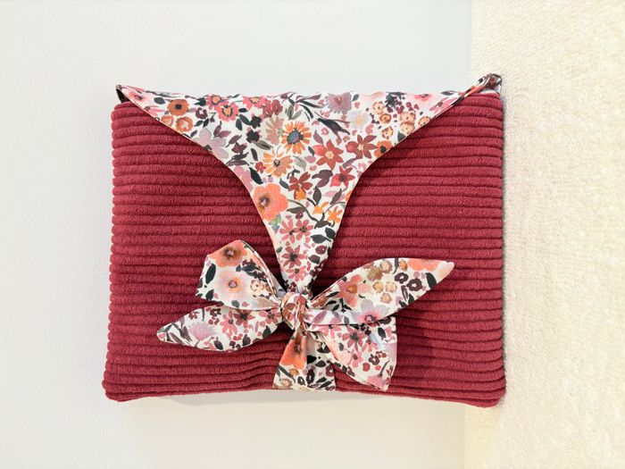 Pochette à livre de poche (ou liseuse) Bordeaux Fleurie