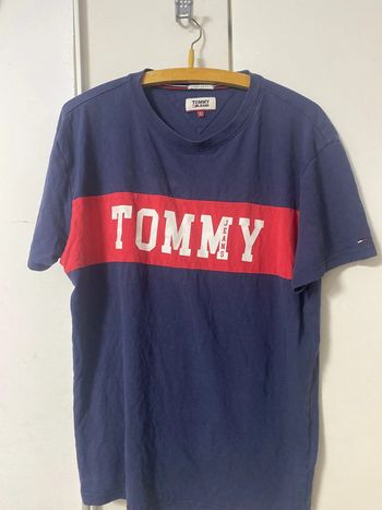 T-shirt. Tommy Hilfiger. L.