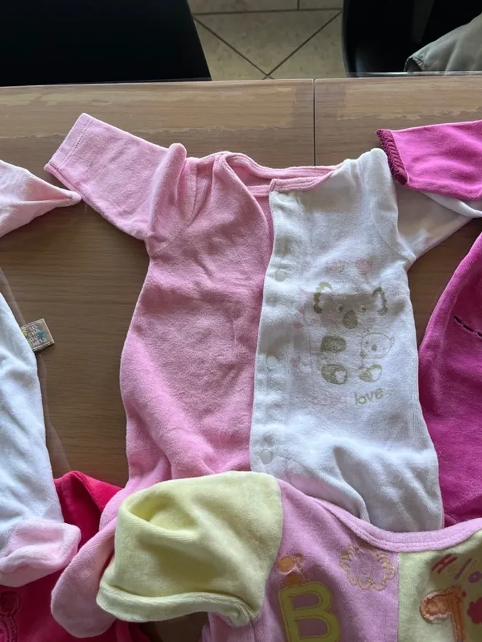 Lot pyjama velours fille 1 mois 54 cm - photo numéro 9
