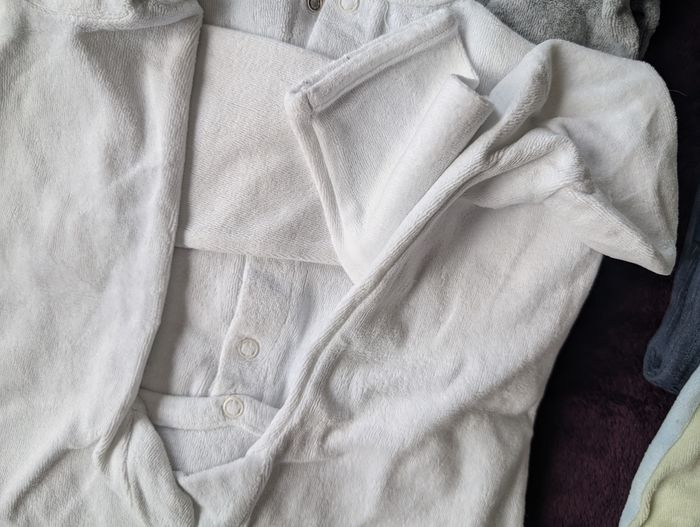 Lot de 4 pyjamas une pièce 18 mois - photo numéro 7