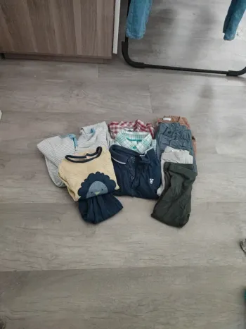Lot 10 vêtements taille 12 mois
