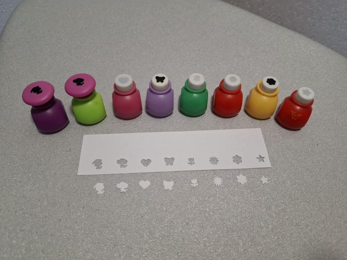 Lot de 8 belles petites perforatrices scrapbooking dont 2 Littlest Pet Shop comme neuves