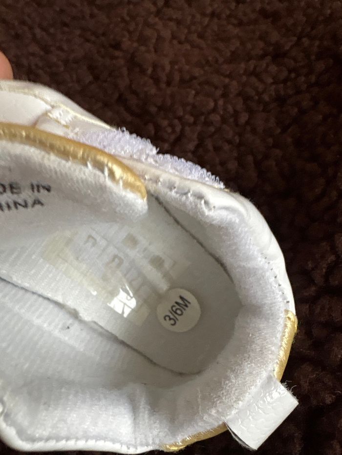 Baskets blanches à scratch - Taille 3/6 mois - photo numéro 5