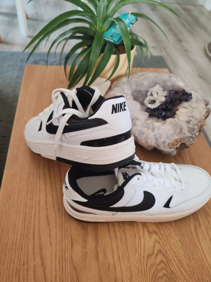 Nike Air Force Gamma Noir et Blanche neuve taille 40 - photo numéro 2