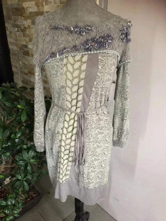 Robe grise originale