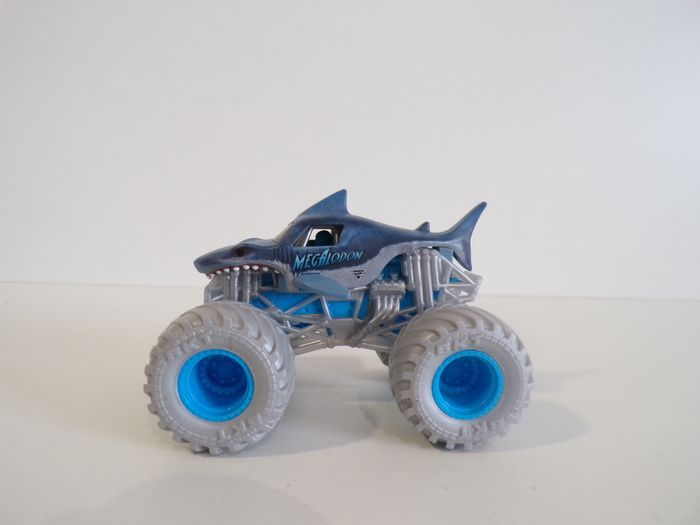 Monster trucks - Monster Jam - Mégalodon (J14) - photo numéro 2