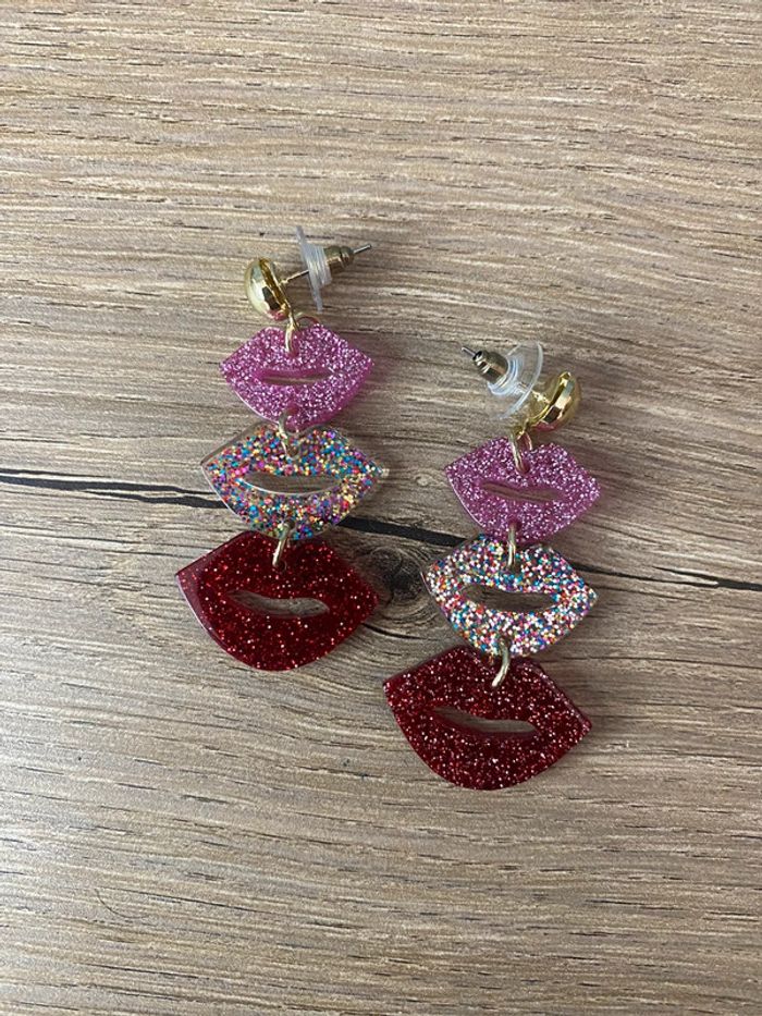 Boucles d’oreilles acrylique bouche - photo numéro 4