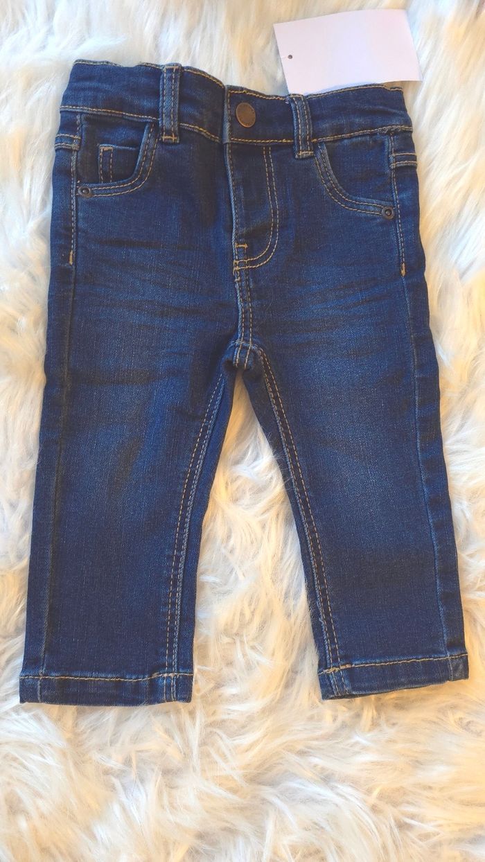 Neufs (non portés)🏷 🏷🥰😍💙 superbe ensemble teeshirt ml et jeans 6mois garçon 💙😍 - photo numéro 4