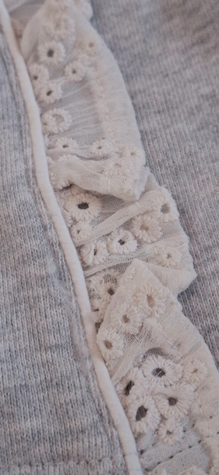 Short gris avec dentelle – Chloé marque de créateur  – Taille 3 ans - photo numéro 4