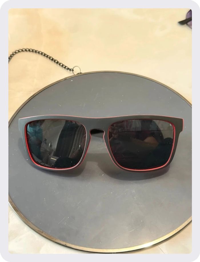 Lunette de soleil sport rouge