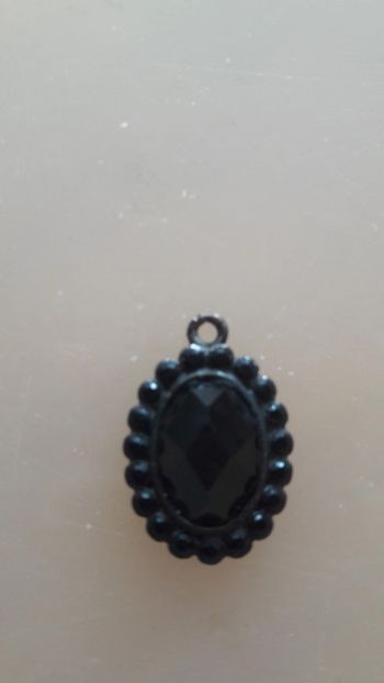 Pendentif noir