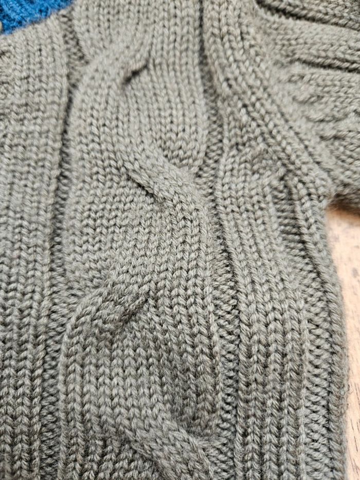 Gilet torsadé à boutons Petit Bateau kaki et bleu 6 mois - photo numéro 3
