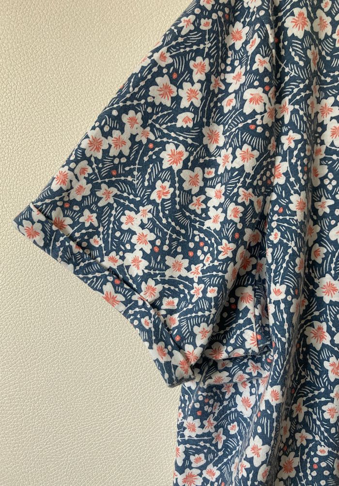 Tee-shirt fleuri encolure avec dentelle taille 54/56 - photo numéro 2