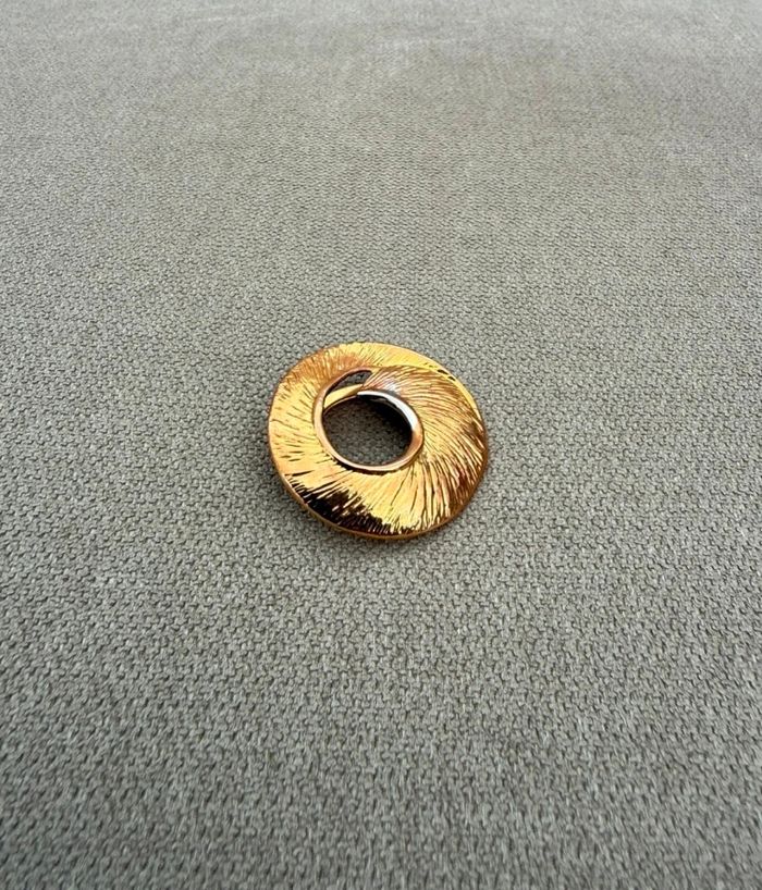 Broche vintage design circulaire texturé pour foulard - photo numéro 3