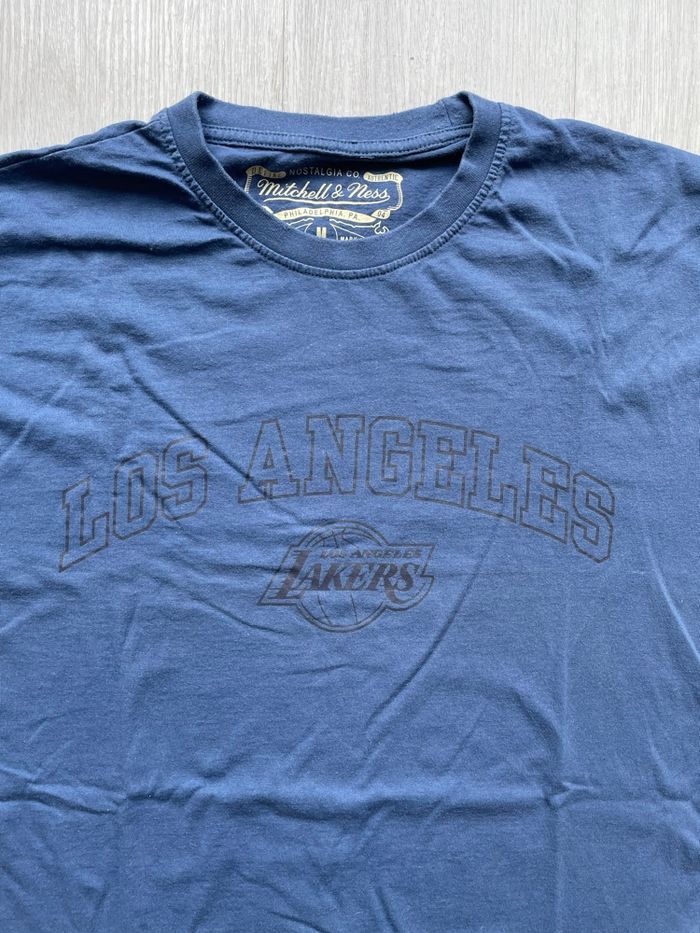 T-shirt Los Angeles Lakers Mitchell & Ness bleu - photo numéro 3