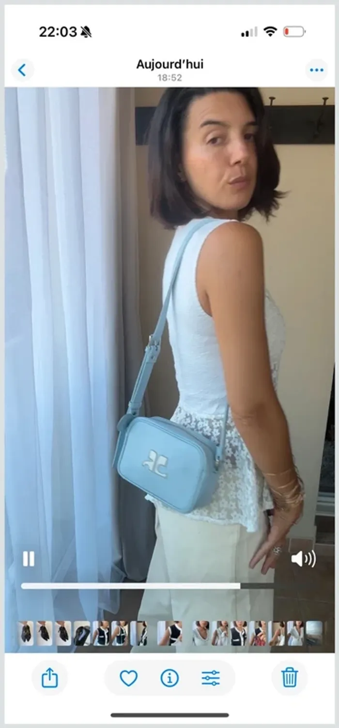 sac caméra bleu ciel Courrèges TBE - photo numéro 6