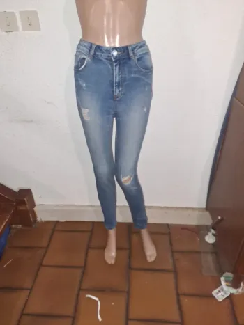 Jean a trous taille 34 femme 