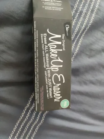 Makeup eraser petite serviette démaquillante neuve
