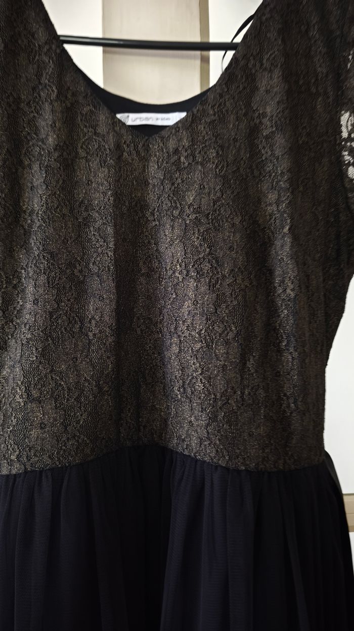 Robe noir et doré - photo numéro 2