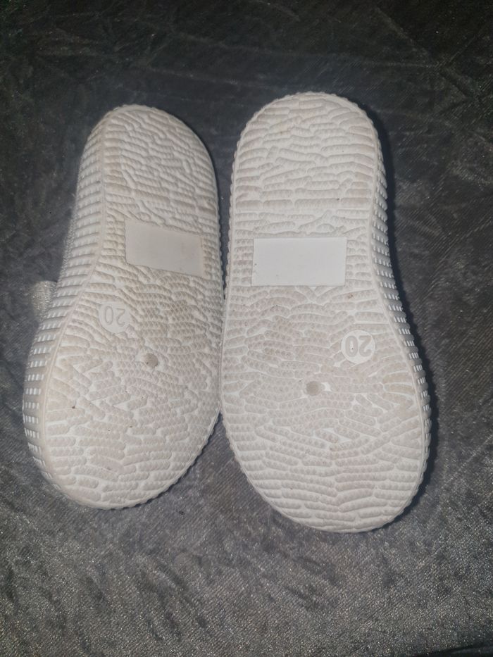 Basket grise taille 20 - photo numéro 2