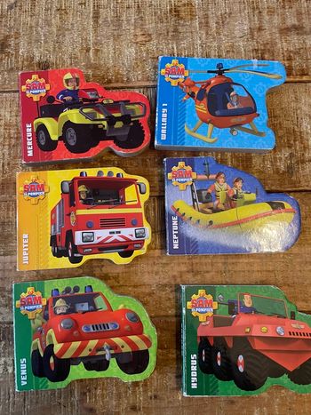 Lit livre Sam le Pompier