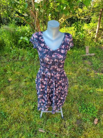 Jolie petite robe fleurie 38