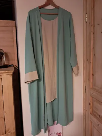 Chemise longue élégante avec t-shirt attaché