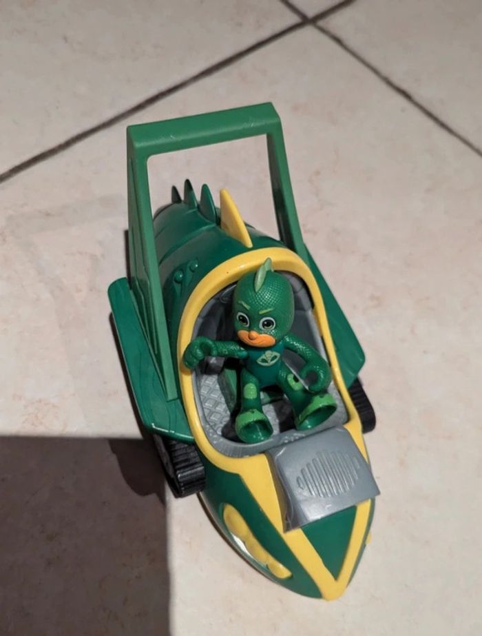 Magnifique voiture et figurine Pyjamasque