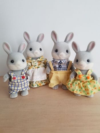 Sylvanian family 4 figurines famille lapin pour maison de poupées