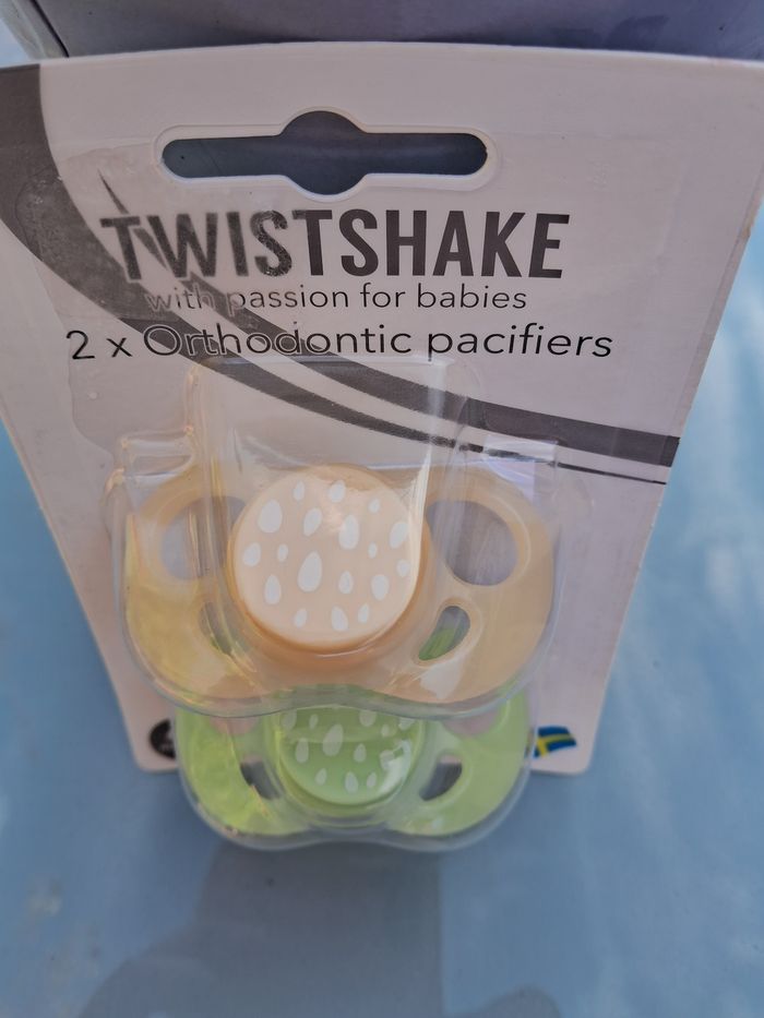 Lot de 2 sucettes/ Twistshake - photo numéro 2