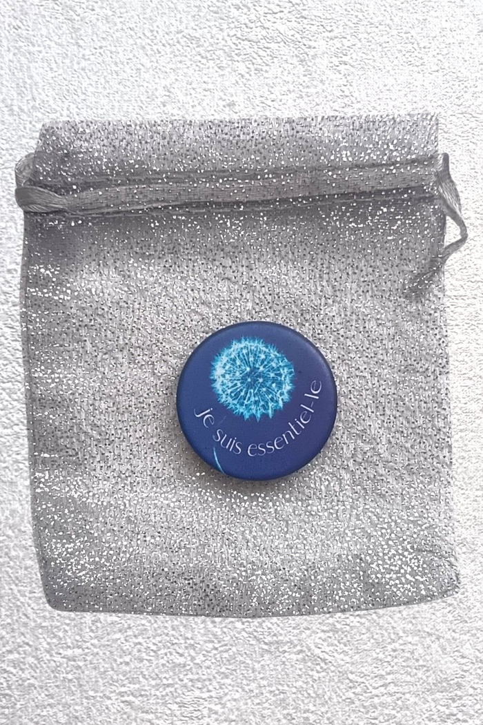 broche badge Julie Mainguet femme NEUF - photo numéro 2