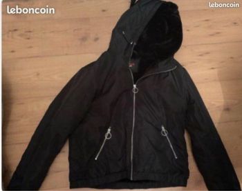Blouson noir Jennyfer taille M  Avec capuche