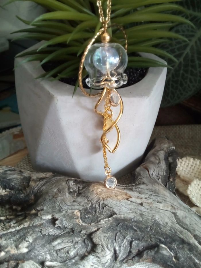 Collier pendentif méduse avec globe en verre - photo numéro 3