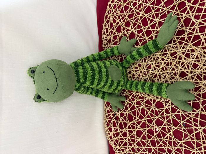 JELLYCAT London Frederick la grenouille à rayures vertes, peluche souple de 43 cm