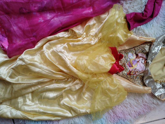 Lot robes déguisement 4/5 ans barbie belle Disney - photo numéro 2