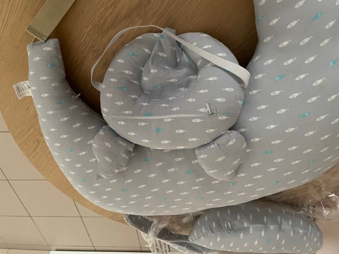 Coussin d’allaitement avec accessoires pour bébé - photo numéro 3