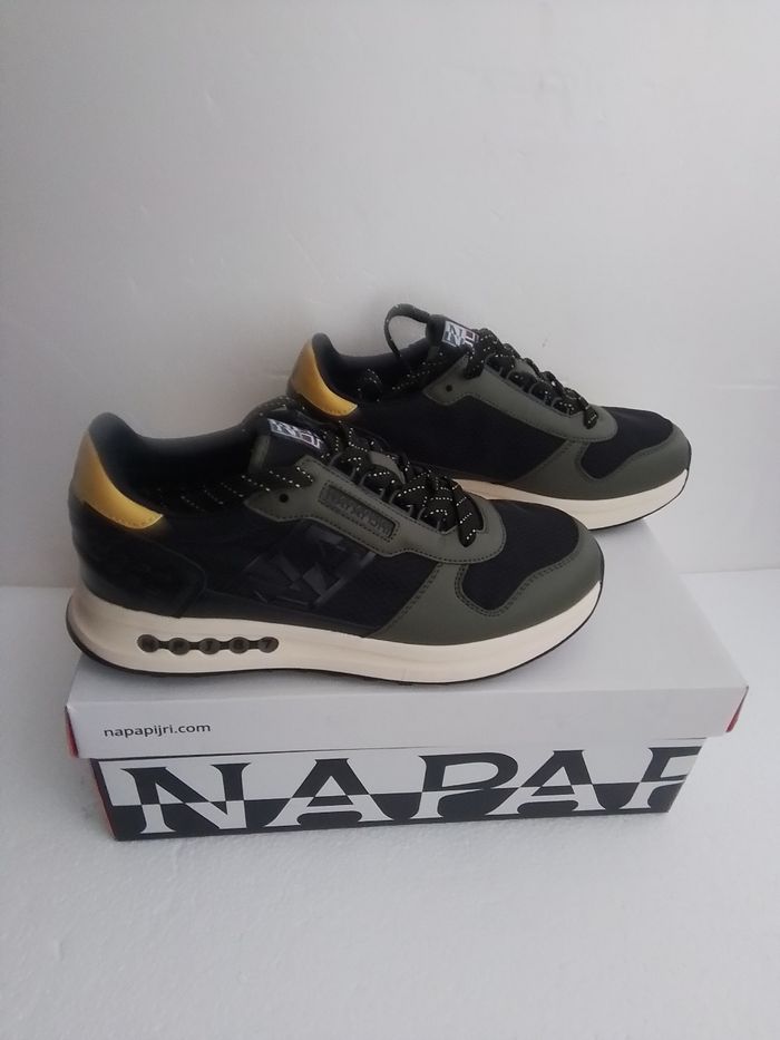 NAPAPIJRI  basket EU 40. Neuve. - photo numéro 4