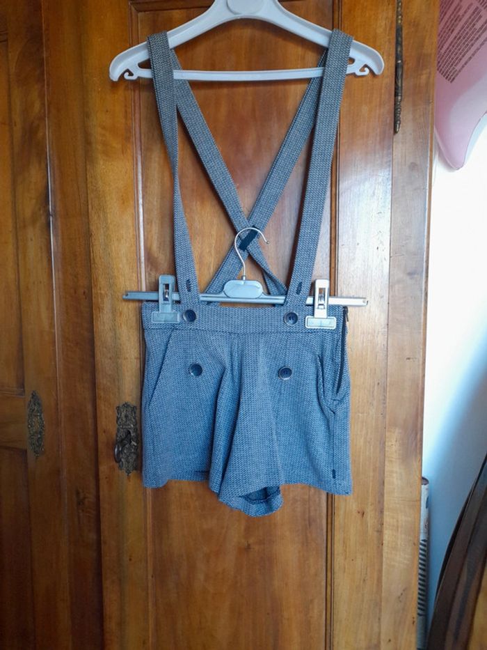 Short avec bretelles