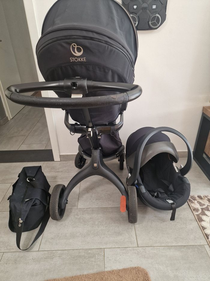 Titre : Ensemble poussette Stokke avec siège auto et sac – Excellent état
Description :
Je vends un ensemble de poussette Stokke en très bon état, comprenant une poussette, un siège auto et un sac assorti.
Couleur : Noir
Prix : 120 euros
Localisation : Y