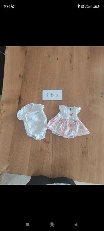 Lot de 1 barboteuse et 1 robe barboteuse bébé fille taille 3 mois