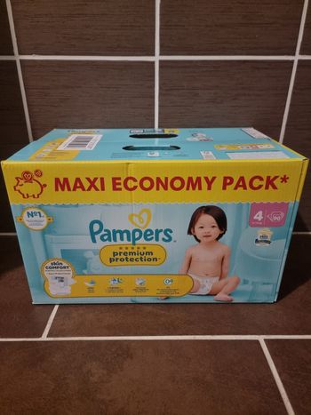 Couche taille 4 pampers  lot de 90 couches