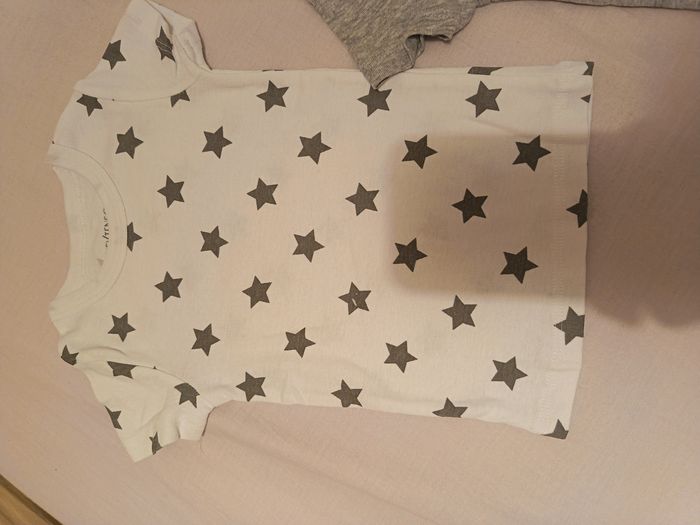 Lot 2 t-shirts 2-3 ans neufs - photo numéro 3