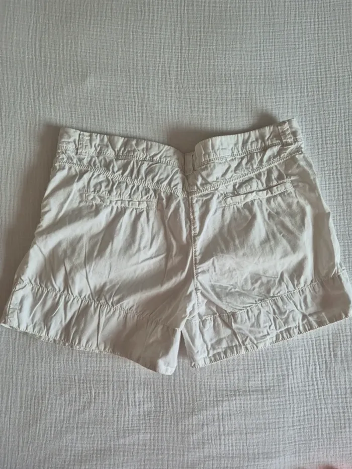 Short blanc Camaïeu bouton noir taille 40 - photo numéro 9