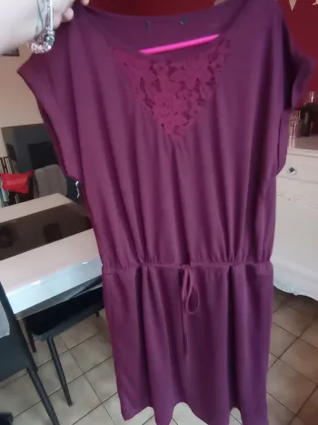Tunique violette manche courte détail dentelle