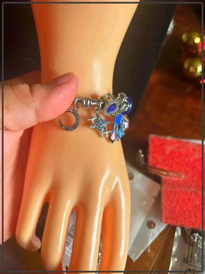 Magnifique bracelet à breloques Disney stitch - photo numéro 2
